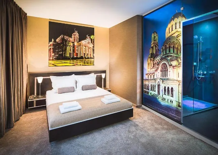 Central Point Boutique Hotel